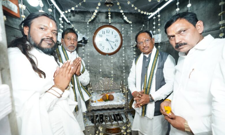 गुरूदर्शन व पूजा-अर्चना कर प्रदेशवासियों की खुशहाली व समृद्धि का लिया आशीर्वाद